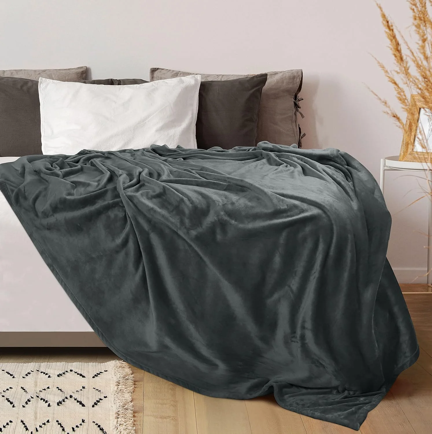 300 GSM Luxury Flannel Fleece Blankets (Throw / Grey)