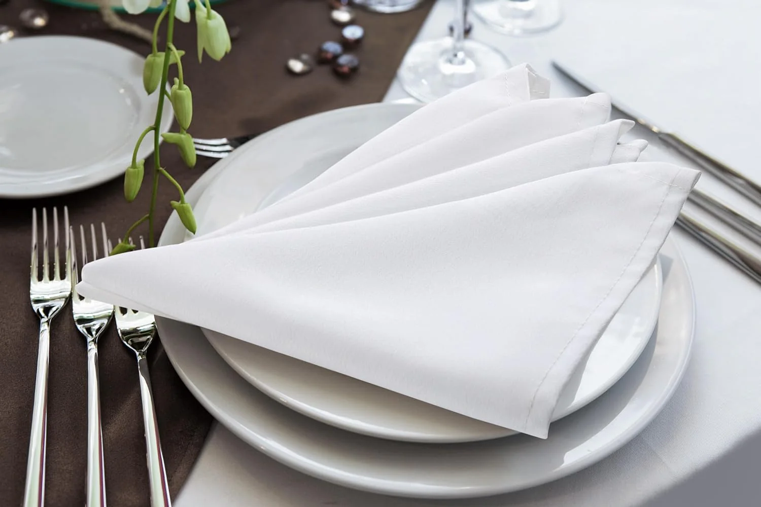 100% Polyester Dinner Napkins (17 X 17 Inches / White)