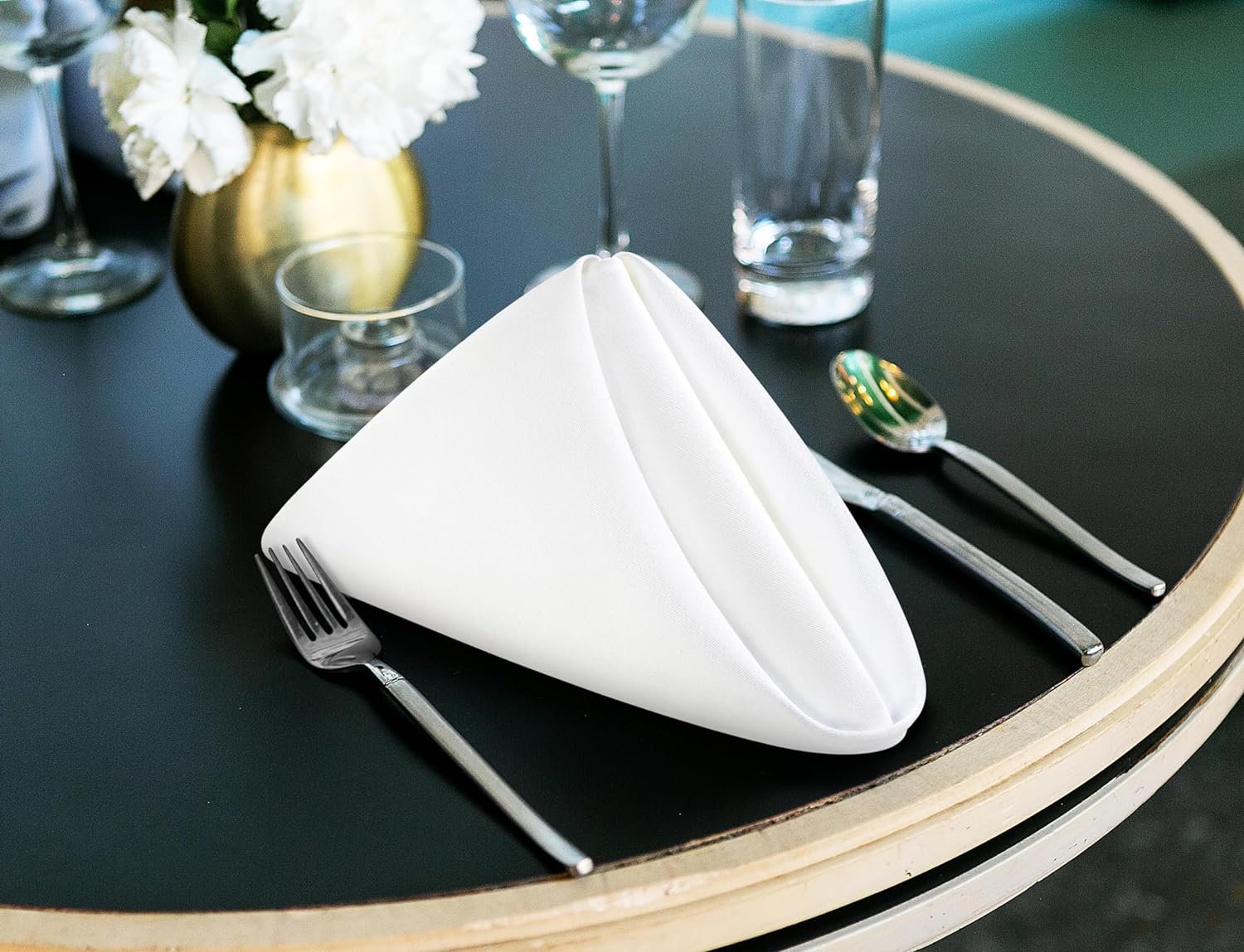 100% Polyester Dinner Napkins (17 X 17 Inches / White)